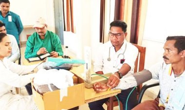 स्कली बस चालक-परिचालकों  की स्वास्थ्य जांच