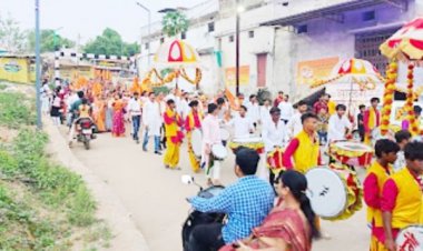 शिवसेना ने निकाली 361 मीटर लंबी चुनरी यात्रा