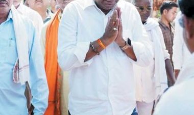 कुरुद विधायक चंद्राकर ने भरी दोपहरी में किया जनसंपर्क