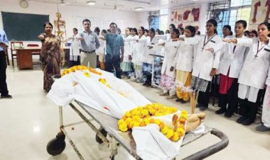 बेटे ने की पिता की अंतिम इच्छा पूरी, मेकाज को सौंपा शिक्षक पिता का देह