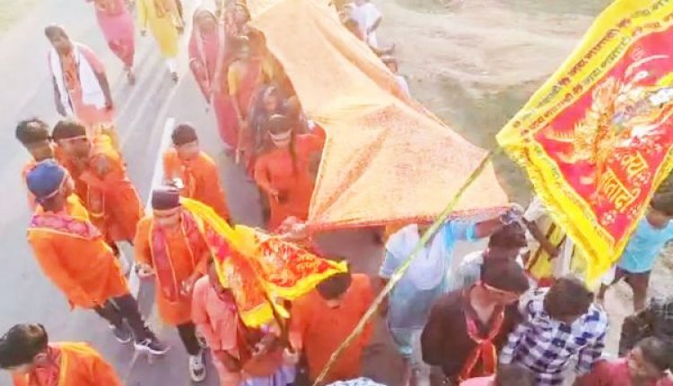 देवी मंदिर में चढ़ाई गई हजार फीट लंबी चुनरी