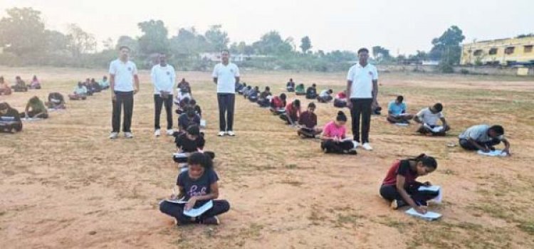 नि:शुल्क सैन्य प्रशिक्षण से साथ लिखित अभ्यास परीक्षा भी