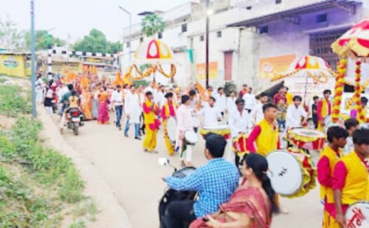 शिवसेना ने निकाली 361 मीटर लंबी चुनरी यात्रा