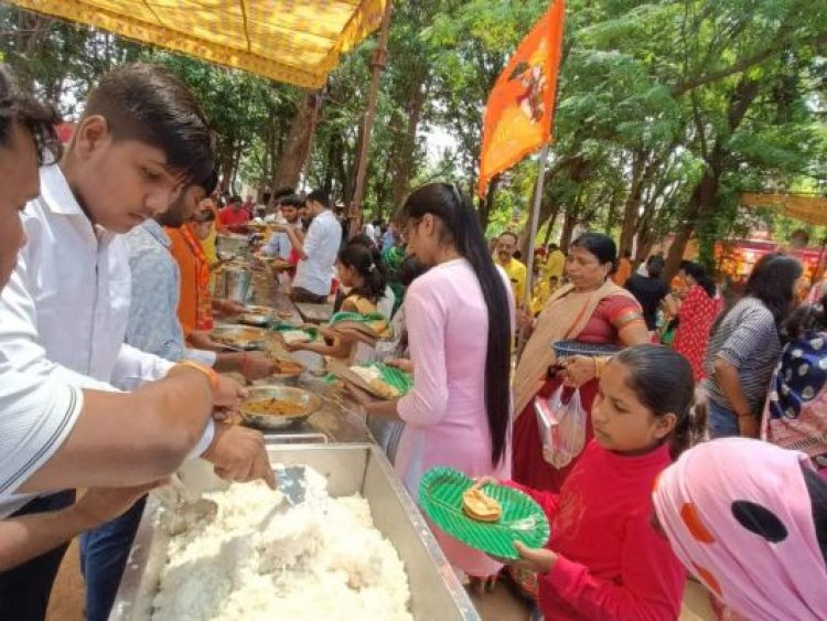 मंदिरों में गूंजा जय हनुमान ज्ञान गुन सागर