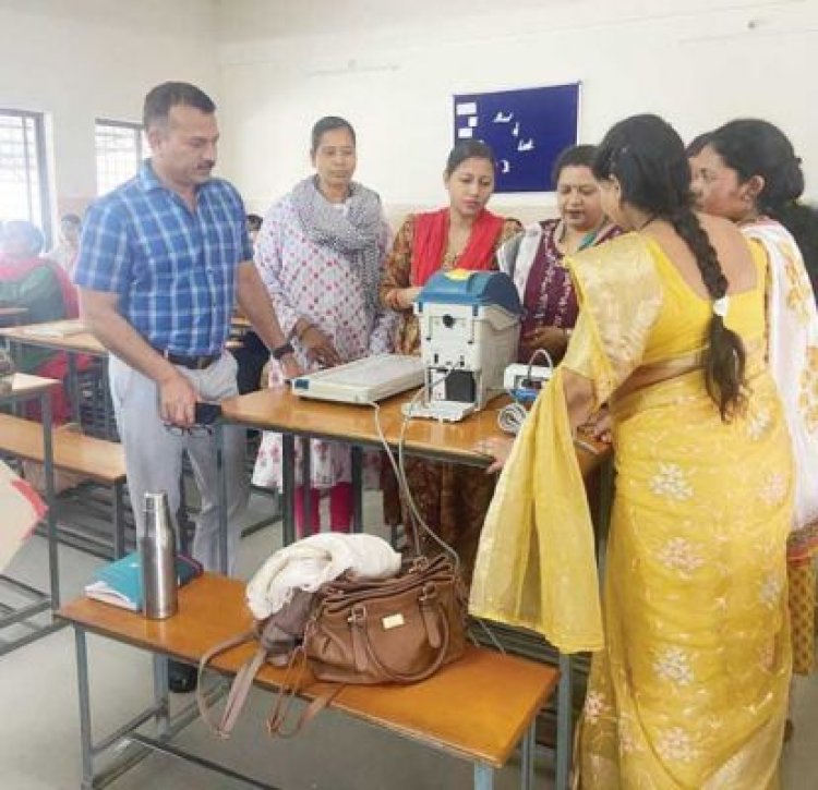 मतदान दलों के द्वितीय चरण का प्रशिक्षण