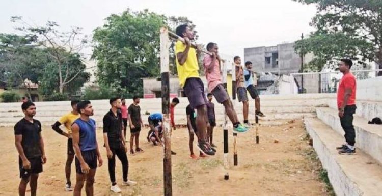 छुट्टियों में घर आए फौजी जवानों ने दिया नि:शुल्क सैन्य प्रशिक्षण