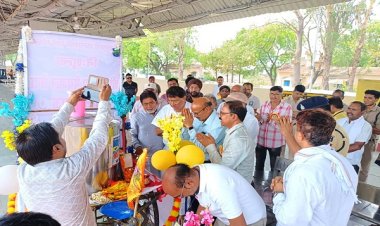 राजनांदगांव रेलवे स्टेशन में रेल यात्रियो को निस्वार्थ निशुल्क शीतल ठंडा जल वितरण सेवा पद्मश्री पुखराज बाफना द्वारा उद्घाटित
