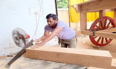 भगवान जगन्नाथ के मंदिर में रथ यात्रा की तैयारियां तेज, मुस्लिम कारिगर बना रहे रथ