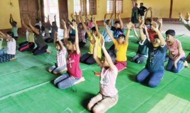 धूम्रपान निषेध दिवस पर बच्चों को कराया योगाभ्यास, दिलाई शपथ