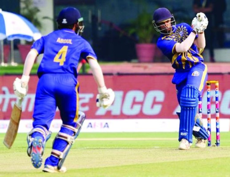 बस्तर बाइसंस की बाइस रनों से पहला मैच में जीत