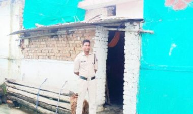 घर में मिली मां-बेटी की लाश, जांच