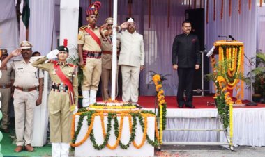 कृषि मंत्री रामविचार ने ध्वजारोहण कर परेड की ली सलामी