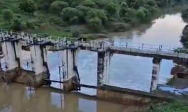 बैराज के गेट लॉक टूटने से व्यर्थ बह रहा पानी:कांग्रेस पार्षद ने कहा- जल को नहीं सहेजा तो गर्मी में होगी परेशानी