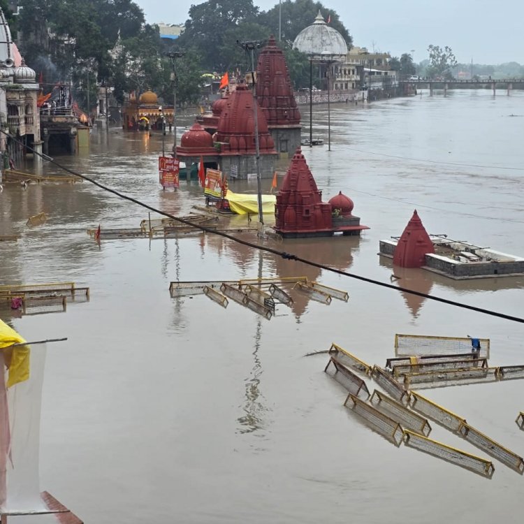 शिप्रा नदी उफान पर मंदिर डूबे:, शाम तक अच्छी बारिश की उम्मीद, गंभीर डेम में भी जल स्तर बढ़ा