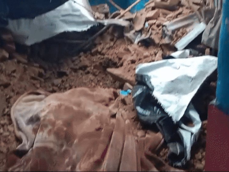 मकान की दीवार गिरी, दंपती की मौत:दूसरे कमरे में सोए 3 बच्चे बाल-बाल बचे; भाई बोला-मलबे से सिर्फ चीखें सुनाई दे रही थीं