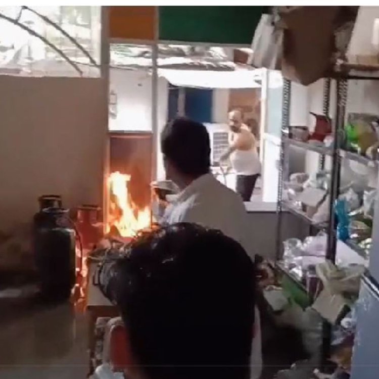कांग्रेस कार्यालय की कैंटीन के सिलेंडर में लगी आग:दमकल कर्मी काबू करने में जुटे,डेढ़ महीने पहले शुरु हुई थी कैंटीन
