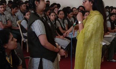 नवनिध हासोमल लखानी पब्लिक स्कूल में साइबर क्राइम पर सत्र:सोशल मीडिया के प्रति जागरूक होने की जरूरत, डरने की नहीं-आसिया शाहीन