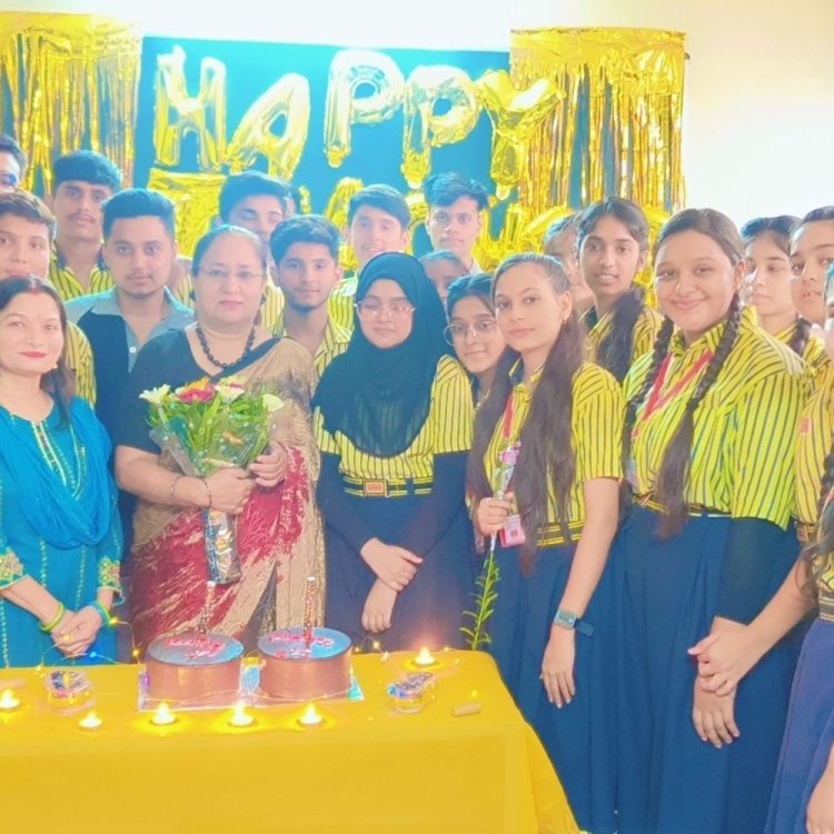 रेड रोज स्कूल में शिक्षक दिवस का आयोजन:समारोह में छात्रों की स्वरचित कविताएं विशेष आकर्षण रहीं