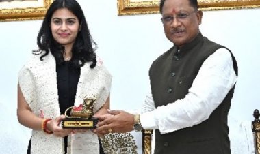 मुख्यमंत्री से ओलम्पिक मेडलिस्ट मनु भाकर ने की मुलाकात