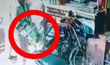 शिवपुरी में चोर ने जेब से निकाले 6 हजार रुपए:घटना सीसीटीवी में हुई कैद, दुकान से पान खरीदने के दौरान की चोरी