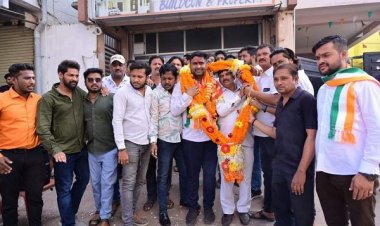 कांग्रेस प्रत्याशी आकाश शर्मा आज दक्षिण विधानसभा के दो वार्डो में जनसंपर्क अभियान किया