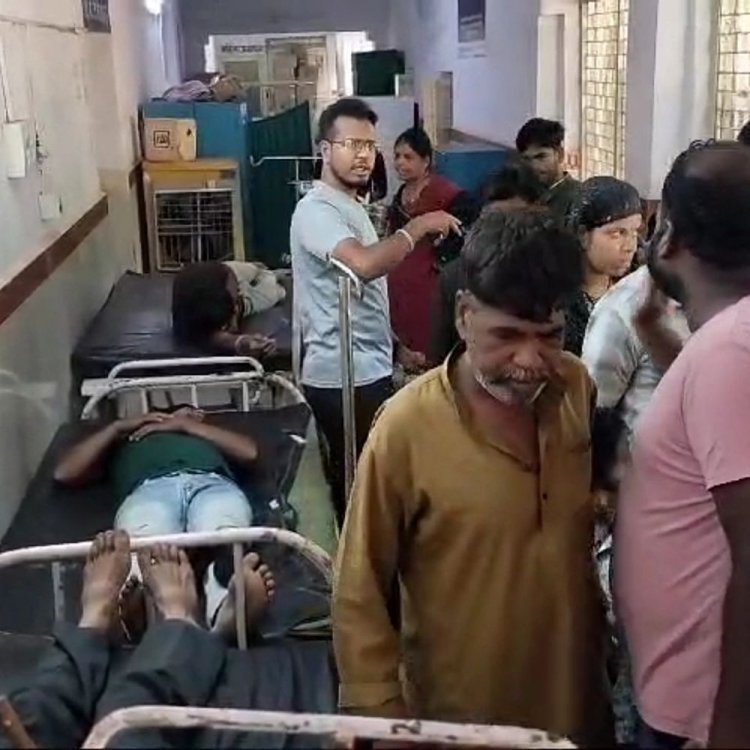 दो बाइकों में आमने-सामने से जोरदार भिड़ंत:सभी 6 बाइक सवार घायल, दूसरी बाइक के रॉन्ग साइड से आने पर हादसा