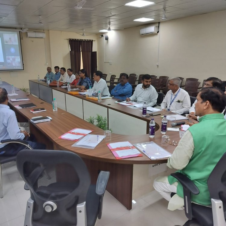 इंदौर में राज्य मंत्री गौतम टेटवाल ने ली बैठक:आईटीआई प्राचार्य नहीं हुए शामिल तो जताई नाराजगी; कार्रवाई के दिए निर्देश