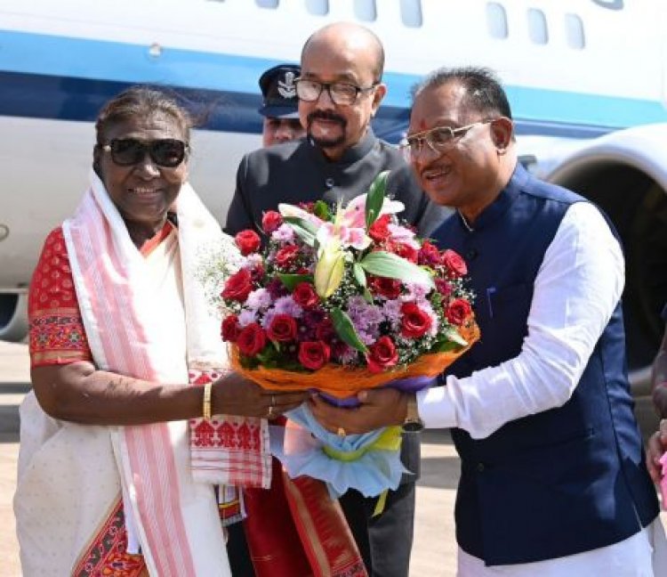 राष्ट्रपति मुर्मू पहुंचीं रायपुर, राज्यपाल-मुख्यमंत्री ने किया स्वागत