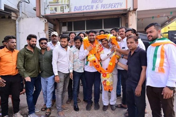 कांग्रेस प्रत्याशी आकाश शर्मा आज दक्षिण विधानसभा के दो वार्डो में जनसंपर्क अभियान किया