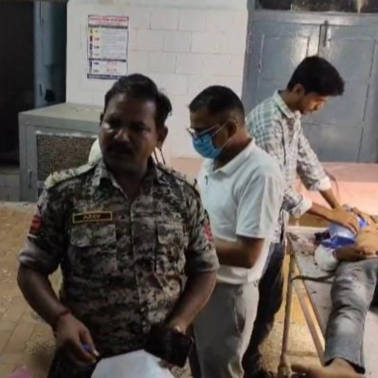 भिंड में ट्रक ने बाइक सवार युवकों को रौंदा:मेहगांव के पास हाईवे पर हुआ हादसा, दो की मौत, एक युवक घायल