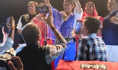 बुरहानपुर में आयोजित हुआ लावणी कार्यक्रम:प्रसिद्ध नृत्यांगना गौतमी पाटिल ने दी प्रस्तुति, हजारों दर्शक पहुंचे