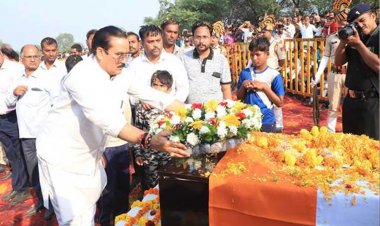 जम्मू-कश्मीर में शहीद नायक बद्रीलाल यादव को मंत्री टेटवाल ने दी श्रद्धांजलि