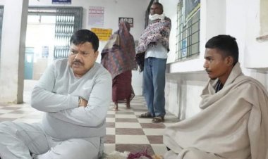 अलसुबह करैरा के अस्पताल पहुंचे ऊर्ज मंत्री:प्रसूताओं को दो की जगह 1 लड्डू मिलने पर जताई नाराजगी, इमरजेंसी में ड्रेसिंग का भी नहीं मिला सामान