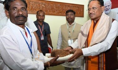 मुख्यमंत्री साय ने किया जनजातीय परंपरा के संरक्षक बैगा,गुनिया और सिरहा को सम्मानित : इन्हें मिलेगी 5-5 हजार रुपये का प्रतिवर्ष सम्मान निधि