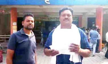 शराब के नशे में स्कूल पहुंचते हैं शिक्षक हटाने की मांग, सौंपा ज्ञापन