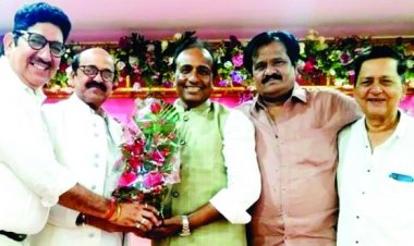 ओपीडी का सर्वर डाउन, हाथ से काटी पर्चियां:खंडवा जिला अस्पताल में 1800 पेशेंट पहुंचे, सबसे ज्यादा सर्दी-खांसी