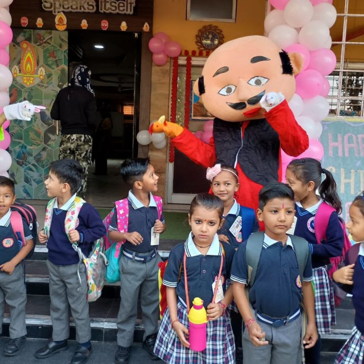 सीहोर में मनाया गया बाल दिवस:नन्हे-मुन्ने बच्चों ने मोटू-पतलू के साथ किया डांस; अभिभावकों ने तस्वीरों में कैद किया