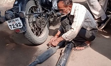 8 बुलेट चालकों पर पुलिस ने की कार्रवाई:मॉडिफाई साइलेंसर हटवाकर काटा चालान, कार से भी ब्लैक फिल्म हटाई