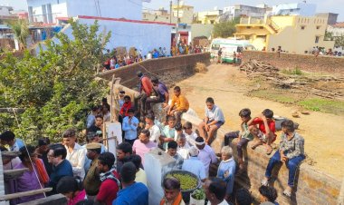 गैस सिलेंडर में लगी आग, पति-पत्नी और बच्ची जिंदा जले