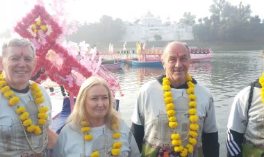 सोमवती अमावस्या में नर्मदा तट पर उमड़ी श्रृद्धालुओं की भीड़:विदेशी मेहमानों ने भी किए मां नर्मदा के दर्शन; 50 हजार से अधिक लोग पहुंचे