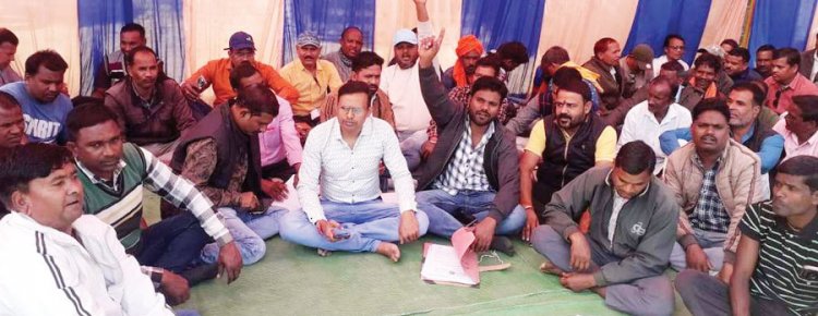 प्लेसमेंट कर्मचारियों की हड़ताल जारी