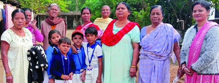 सीएसके स्कूल नौनिहालों ने माना कैंप स्थित वृद्धाश्रम में गर्म कपड़ों किए दान