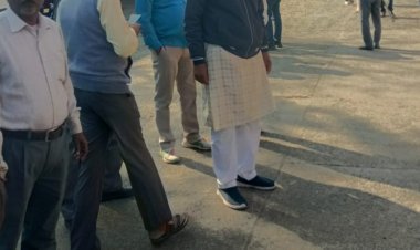 बीमा अस्पताल में मरीज की मौत पर श्रमिकों का हंगामा:अस्पताल पर लगाया लापरवाही का आरोप, कहा-रेफर नहीं करते