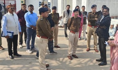 प्रधान न्यायाधीश-कलेक्टर ने किया केंद्रीय जेल का निरीक्षण:व्यवस्थाओं का जायजा लिया; बंदियों के लिए आधार कार्ड सुधार कैंप लगाने सहित अन्य निर्देश दिए