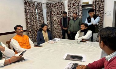 उप मुख्यमंत्री शुक्ल ने की पुनघर्नत्वीकरण योजना से प्रस्तावित शासकीय निर्माण कार्यों की समीक्षा