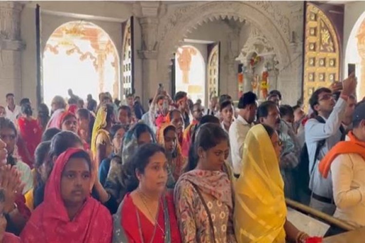 बम्लेश्वरी मंदिर में उमड़ी भीड़, नए साल के पहले दिन पहुंचे 1 लाख से ज्यादा श्रद्धालु