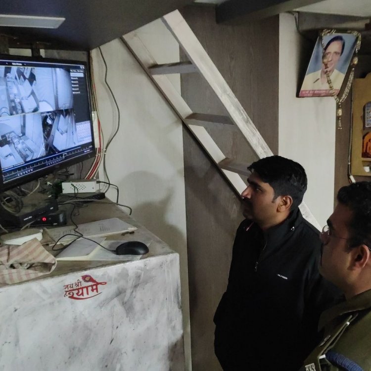 ब्यावरा में 25 लाख रुपए की चोरी:बेखौफ चोरों ने ज्वेलरी शॉप से 200 ग्राम सोना, 14 किलो चांदी और 2 लाख नकद उड़ाए