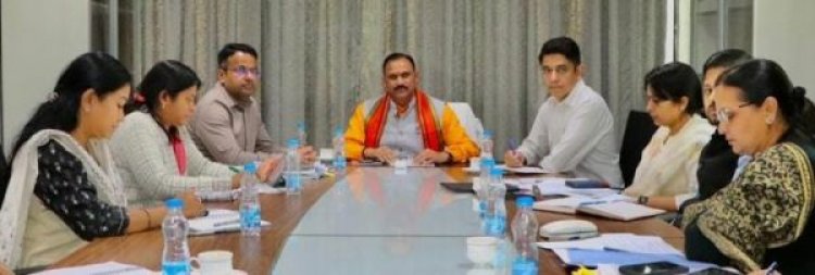 स्वास्थ्य विभाग किसी भी प्रकार की आपात स्थिति के लिए पूरी तरह से तैयारः स्वास्थ्य मंत्री श्री श्याम बिहारी जायसवाल, एचएमपी वायरस से घबराने की आवश्यकता नहीं, लक्षणों एवं प्रभावों के बारे में किया जा रहा है अध्ययनः स्वास्थ्य मंत्री, स्वास्थ्य मंत्री ने एचएमपी वायरस को लेकर स्वास्थ्य विभाग की महत्वपूर्ण बैठक में दिए दिशा निर्देश