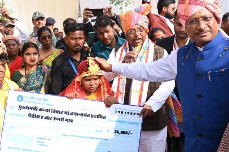 रायपुर : मुख्यमंत्री कन्या विवाह योजना से 300 बेटियां परिणय सूत्र में बंधीर : मुख्यमंत्री साय ने दिया आशीर्वाद