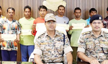 6 लाख के 5 ईनामी सहित 10 नक्सलियों का समर्पण